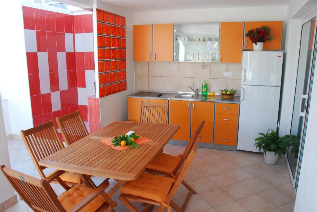 Zorana Hostel *